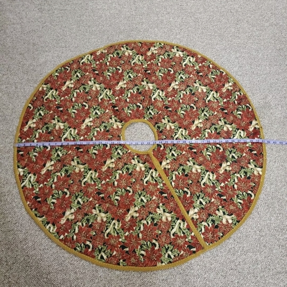 Vintage Handmade Quilt and Embroidered Pointsetta Christmas Tree Skirt - Picture 3 of 8